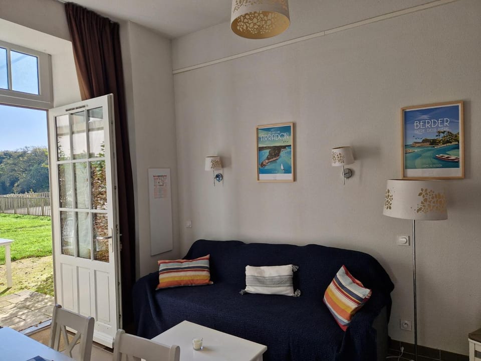 Living room, Garden view