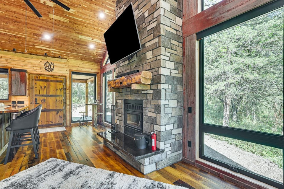 Galena Cabin on 20 Acres: 5 Mi to Downtown! Cabin in Iowa