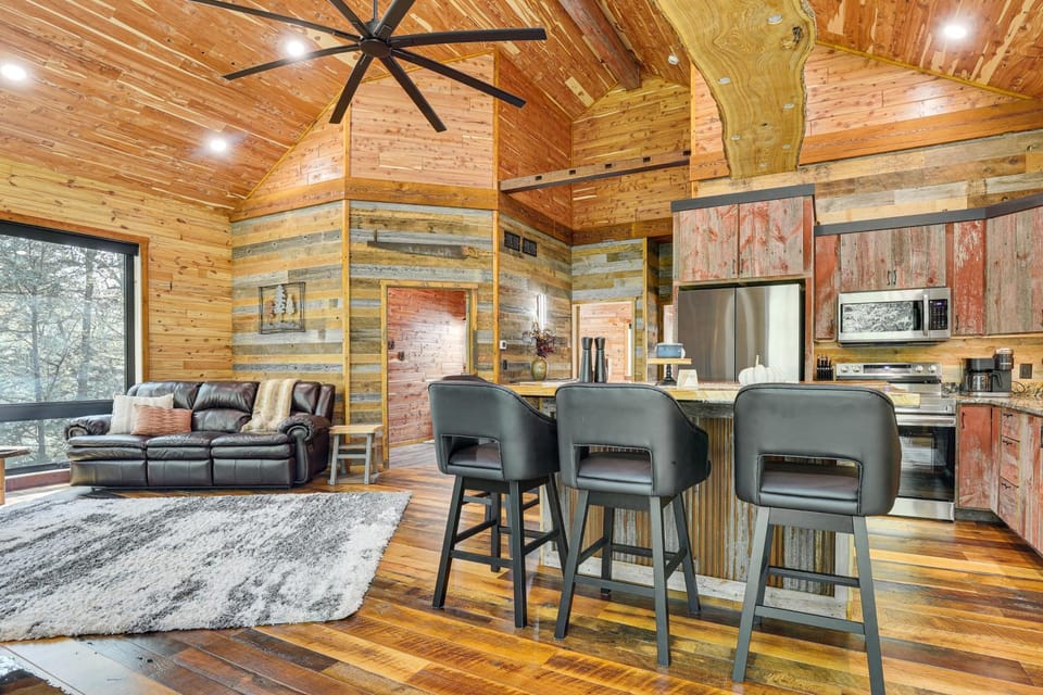 Galena Cabin on 20 Acres: 5 Mi to Downtown! Cabin in Iowa
