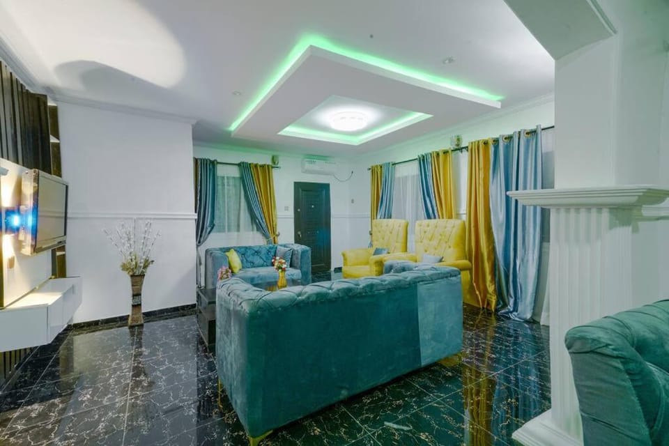 Communal lounge/ TV room, TV and multimedia, Living room, Seating area