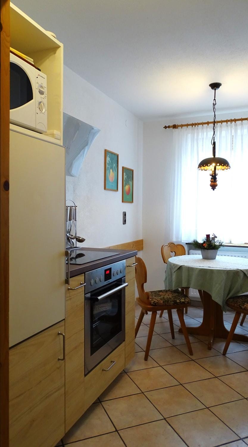 Kitchen or kitchenette, Dining area, stove