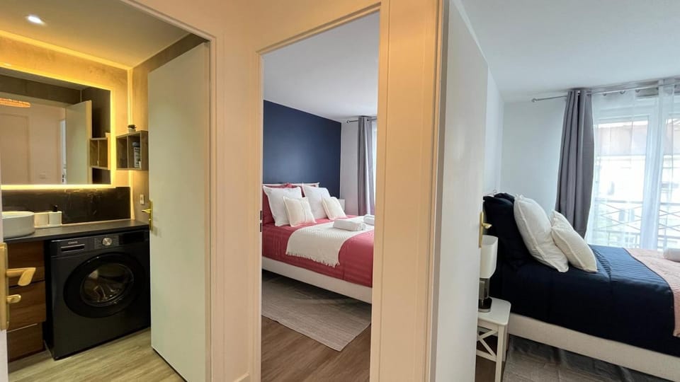 Bathroom, Photo of the whole room, Bedroom