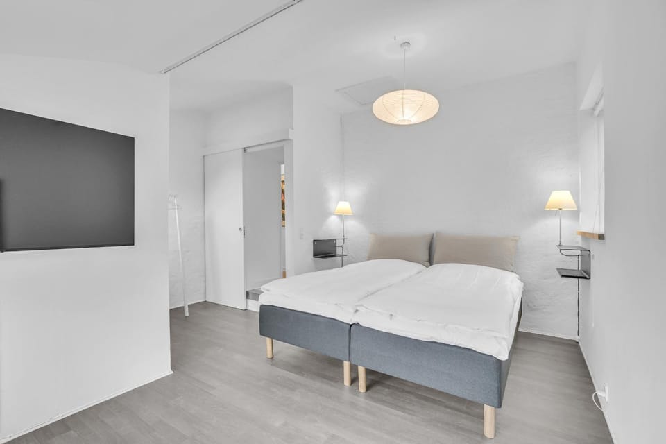 Bed, TV and multimedia, Photo of the whole room, Bedroom, internet