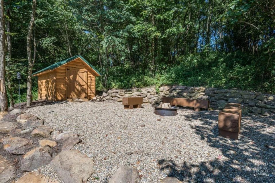Coschocton Hills - 2 Luxury Log Cabins - Lake Cabin in Ohio