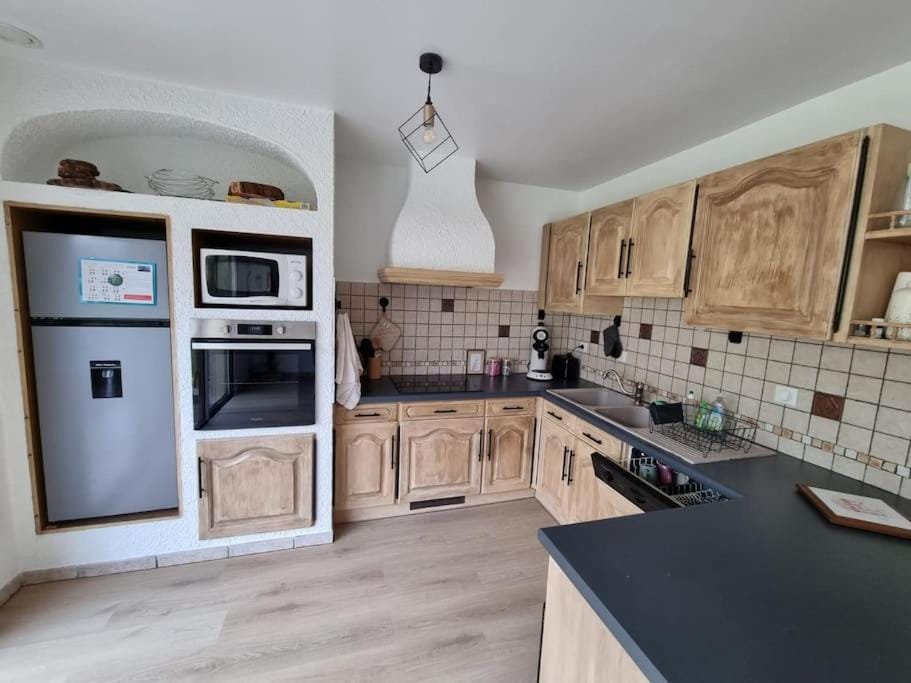 Coffee/tea facilities, Kitchen or kitchenette, dishwasher, oven, stove, toaster