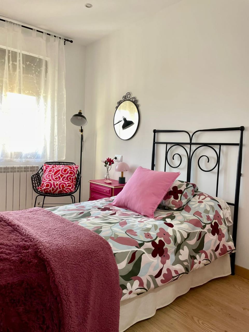 Bed, Photo of the whole room, Bedroom