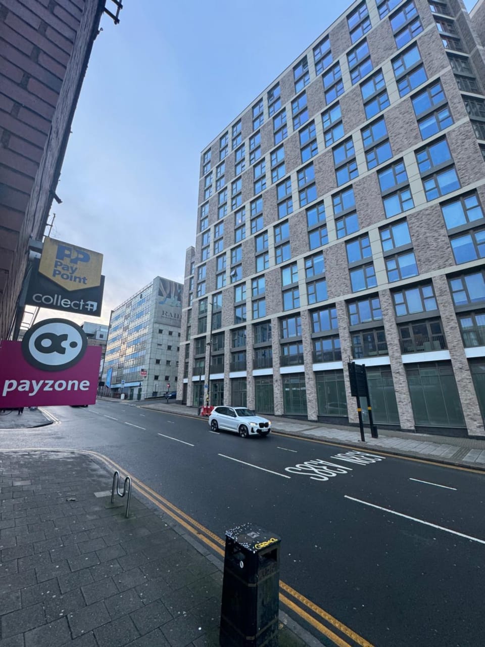 Property building, Neighbourhood, City view, Street view, Location, Parking
