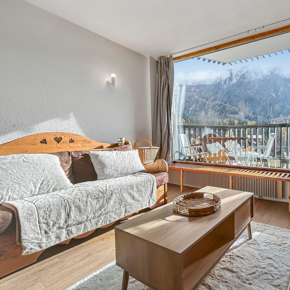 Natural landscape, Balcony/Terrace, Living room, Mountain view