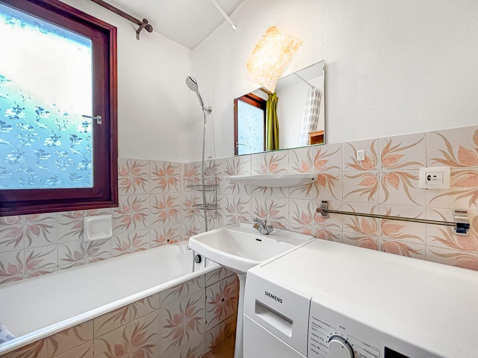 Bathroom, Bath, washing machine