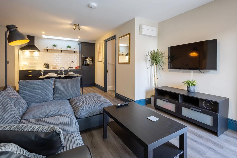 Kitchen or kitchenette, Living room, Seating area