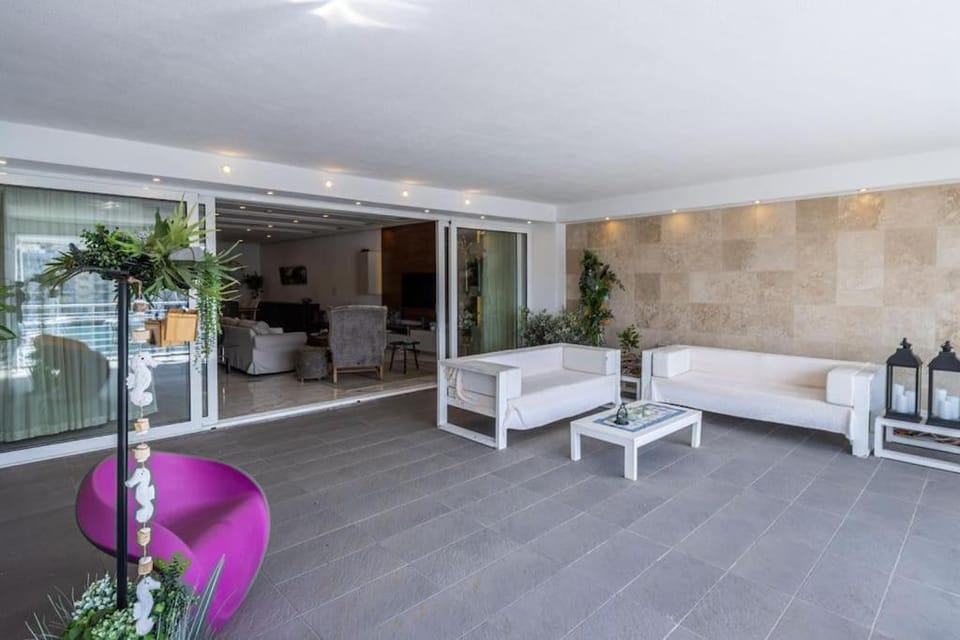Stunning Luxury 3 Bedroom Apartment Apartment in Malta