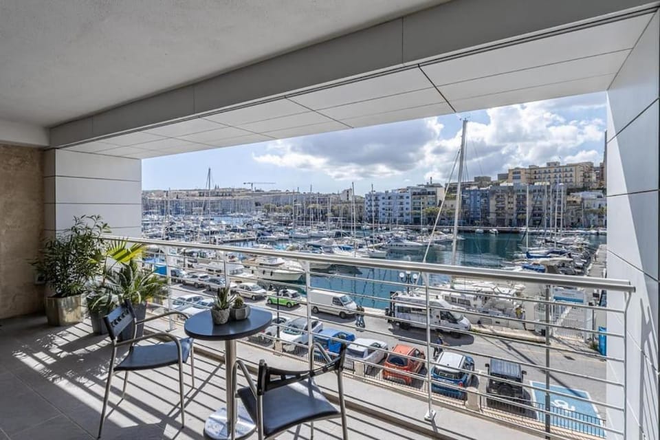 Stunning Luxury 3 Bedroom Apartment Apartment in Malta