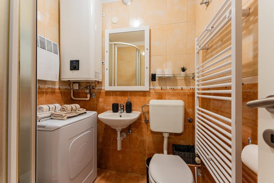 Toilet, Bathroom, washing machine