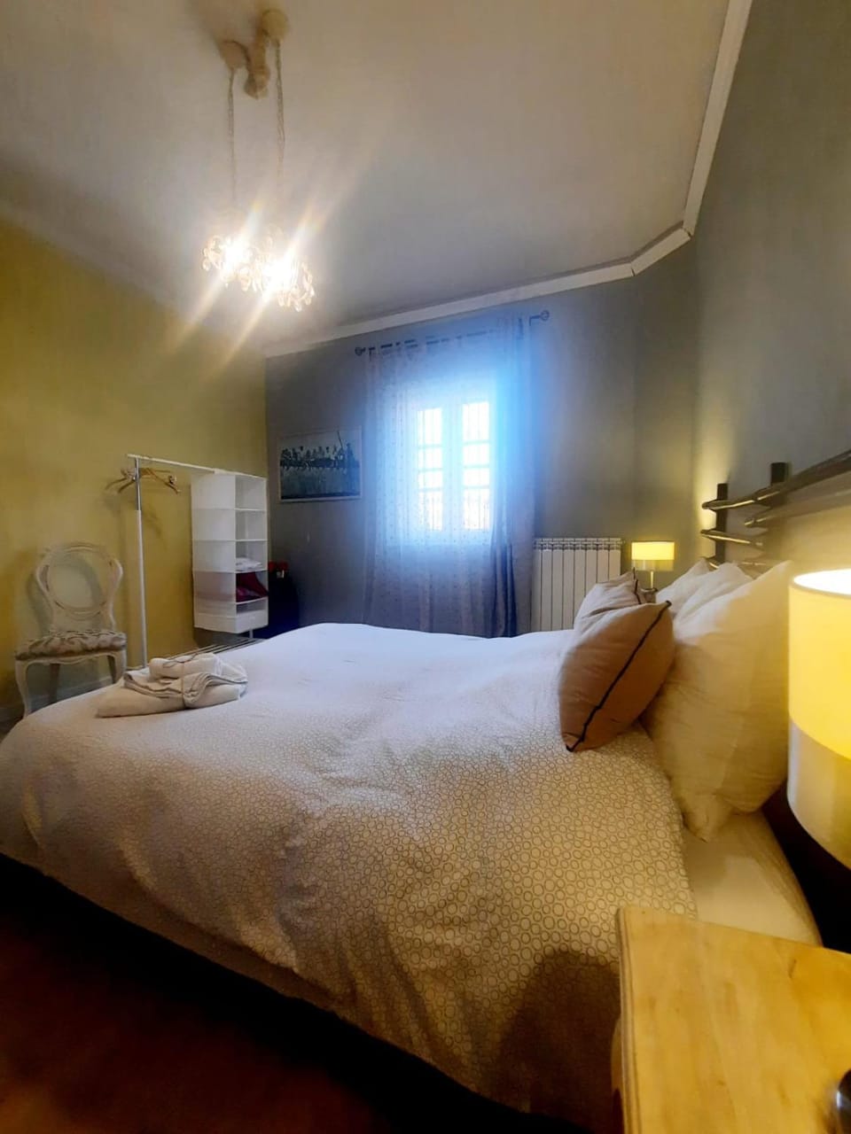 Photo of the whole room, Bedroom