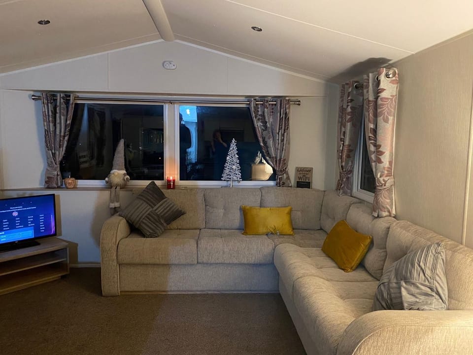 Willerby, Peppy, Sycamore Walk, Lyons Robin Hood Holiday Park Campground/ 
RV Resort in Rhyl