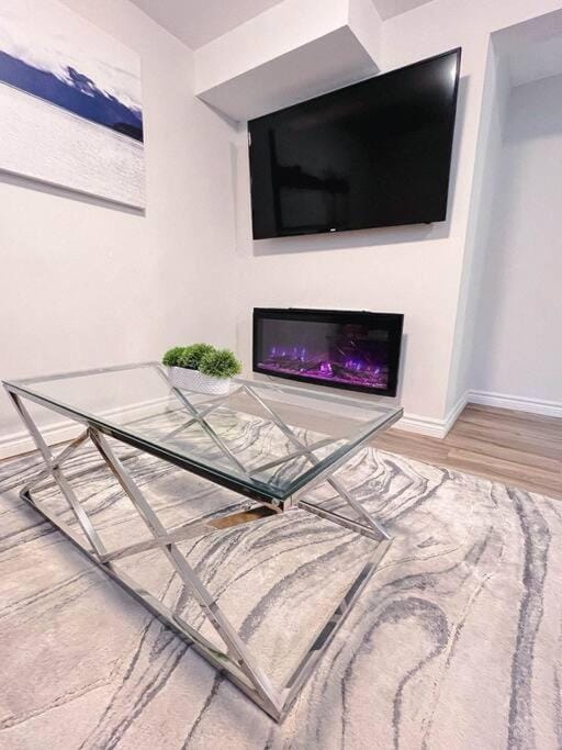 Communal lounge/ TV room, TV and multimedia, Living room, Seating area, Evening entertainment