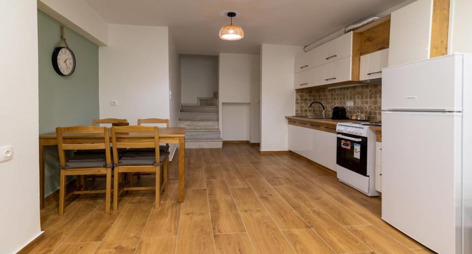 Entire Apt, Maisonette, 1 Bedroom Apartment in Athens