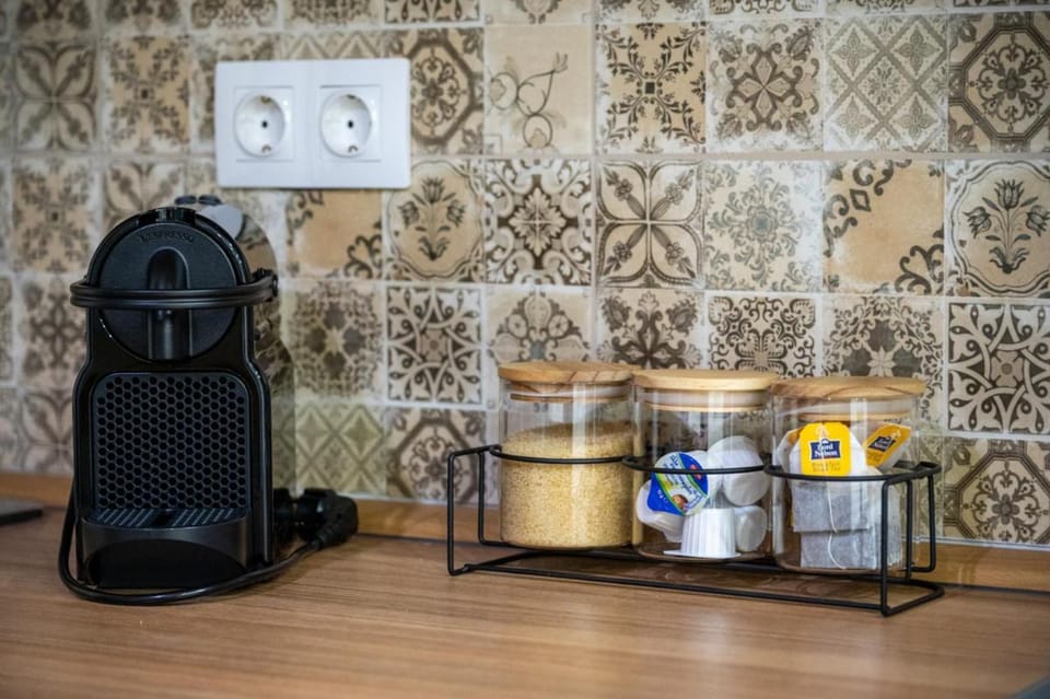 Entire Apt, Maisonette, 1 Bedroom Apartment in Athens