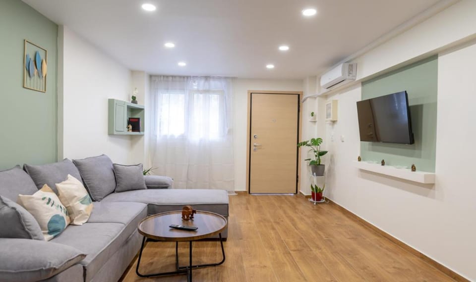 Entire Apt, Maisonette, 1 Bedroom Apartment in Athens