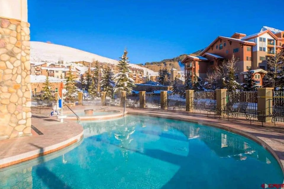 Day, Mountain view, Pool view, Swimming pool, sunbed