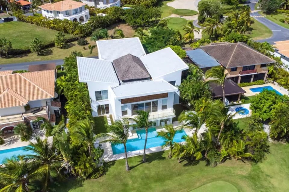 Property building, Pool view