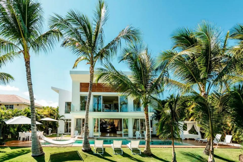 Property building, Pool view