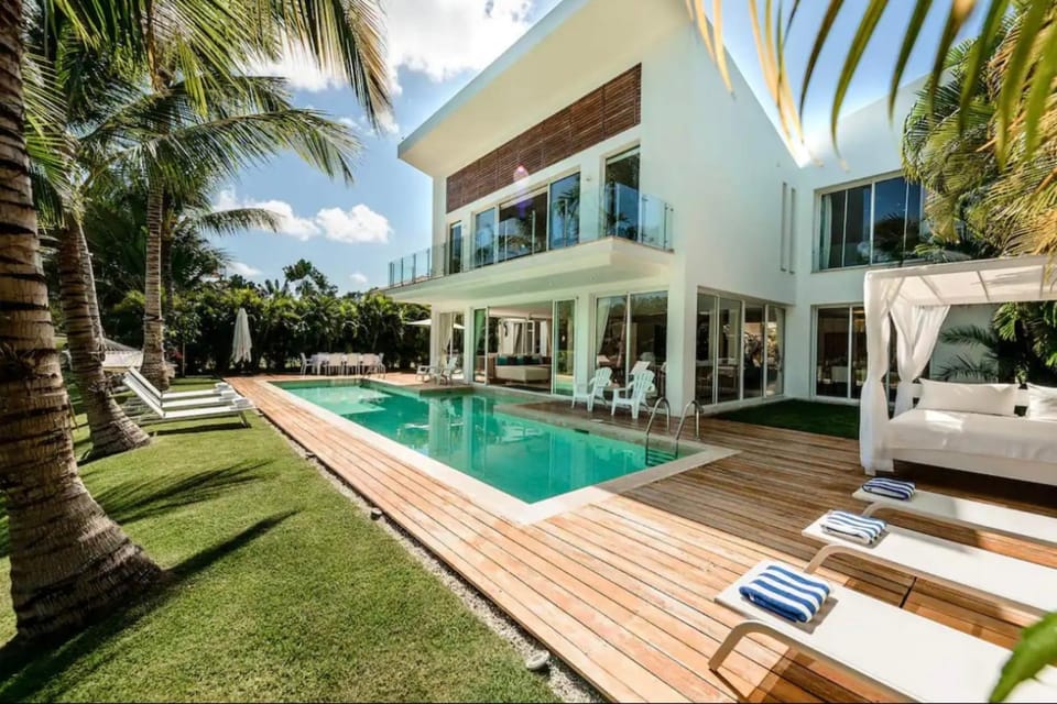 Property building, Pool view, Swimming pool