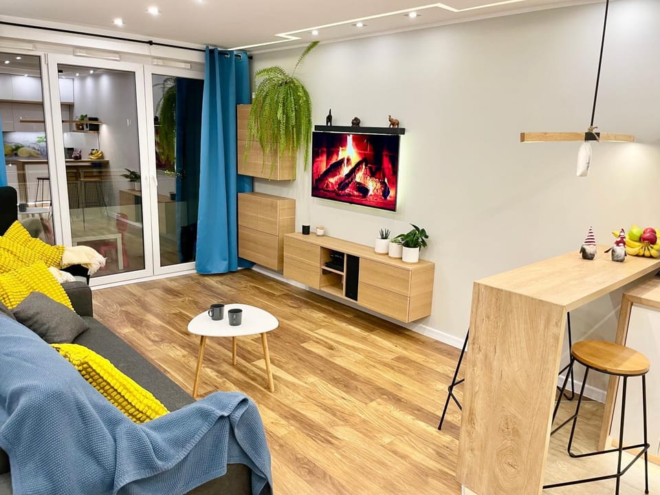 Communal lounge/ TV room, TV and multimedia, Living room, Seating area, Evening entertainment