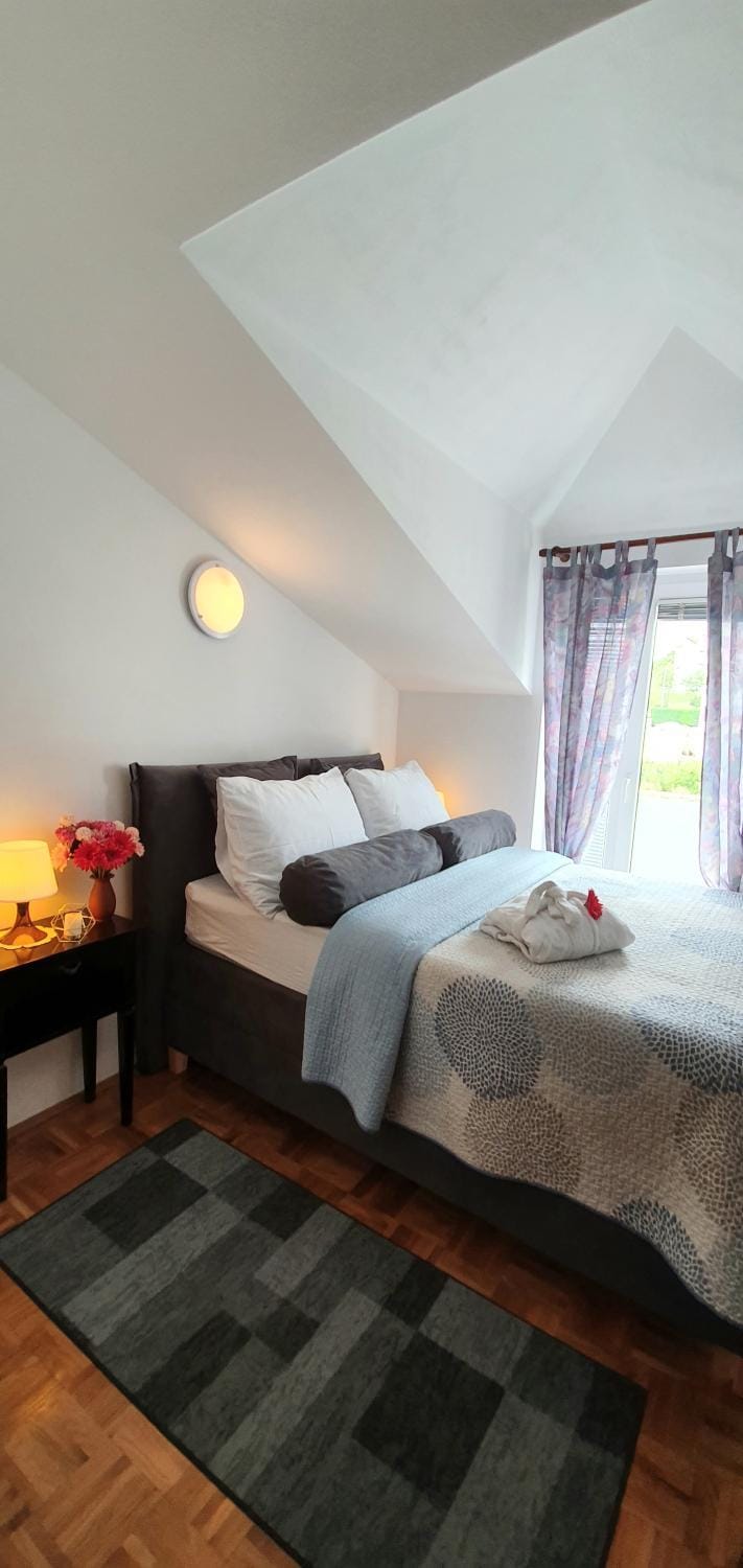 APARTMENTS VILLA BARE - Sea View & Private Parking Apartment in Rijeka