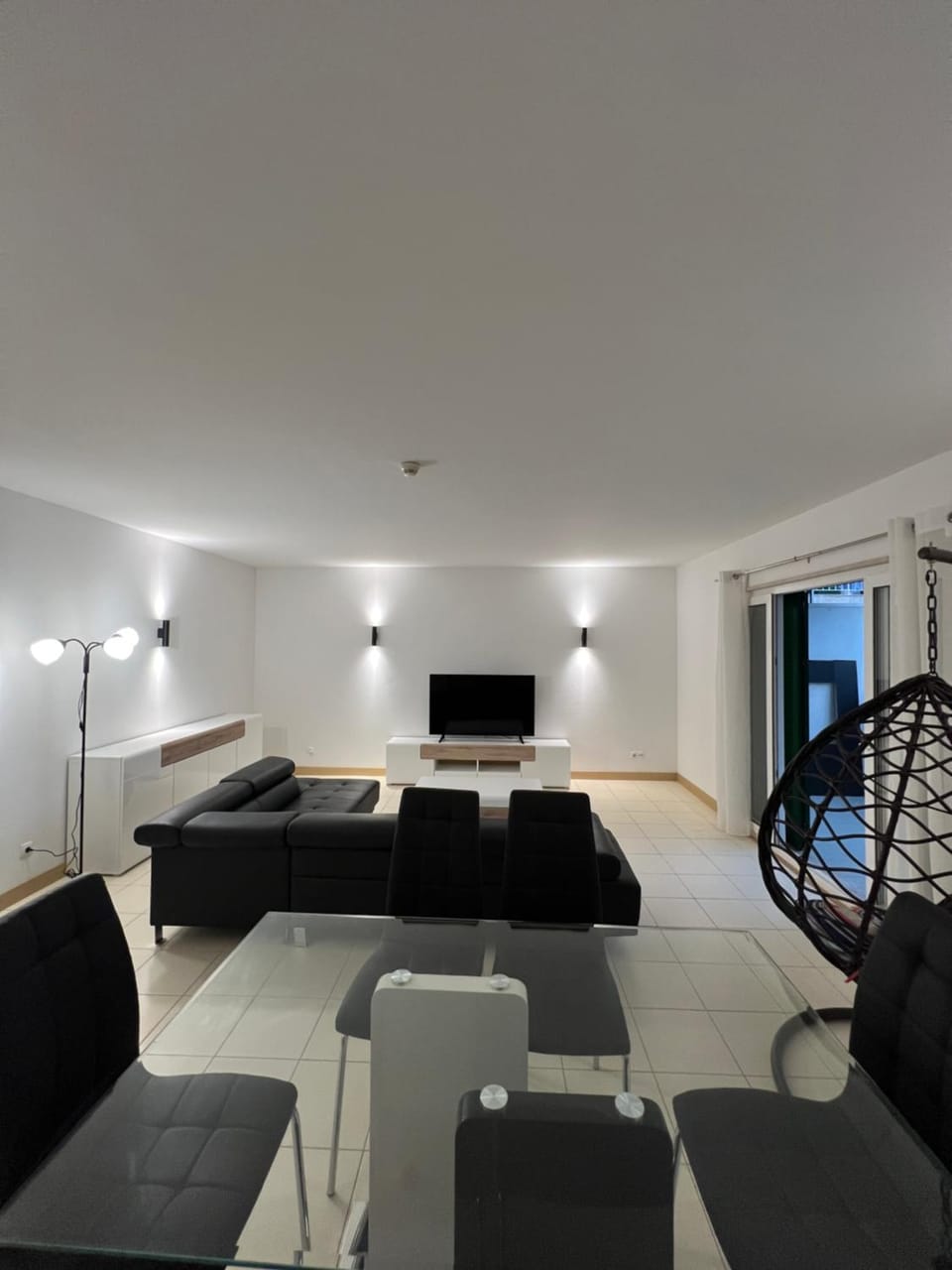 Communal lounge/ TV room, TV and multimedia, Living room, Seating area