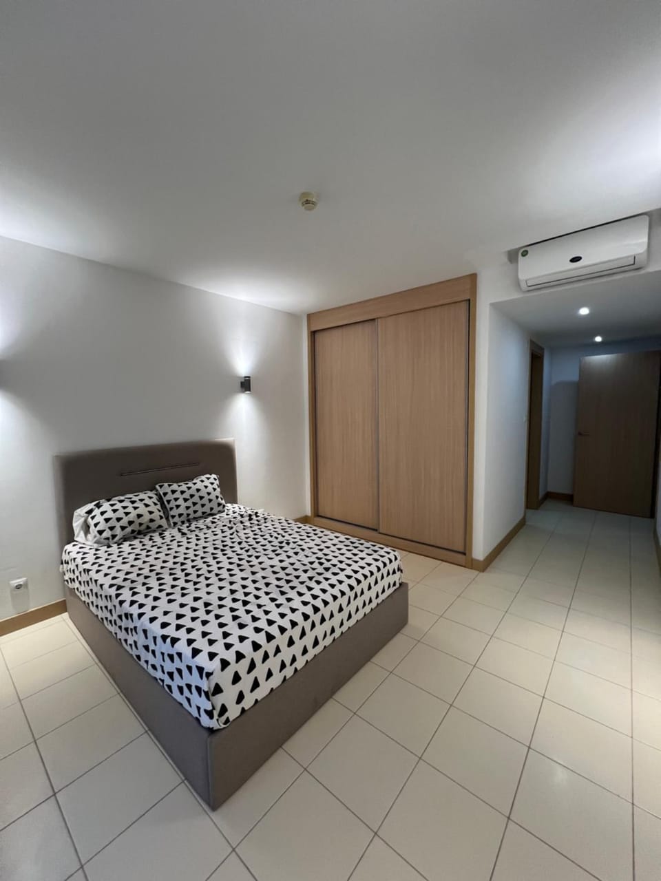 Bed, Photo of the whole room, Bedroom, wardrobe