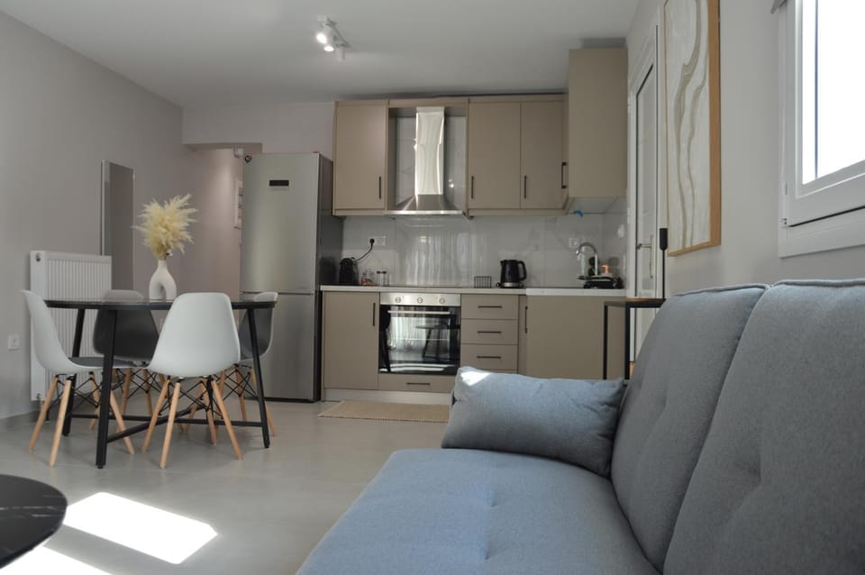Kitchen or kitchenette, Living room, Seating area, Dining area, stove