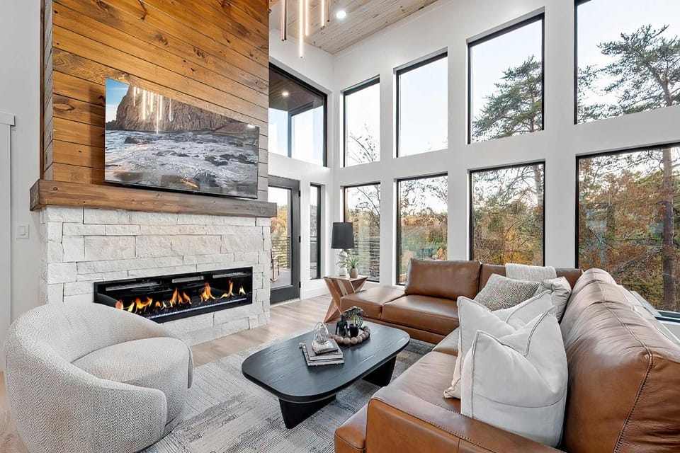 Luxury 3 Br Cabin Indoor Pool Hot Tub Fire Pit Cabin in Pigeon Forge