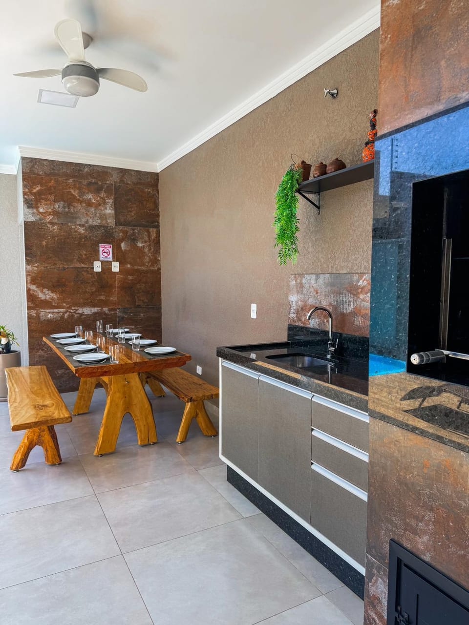 BBQ facilities, Dining area
