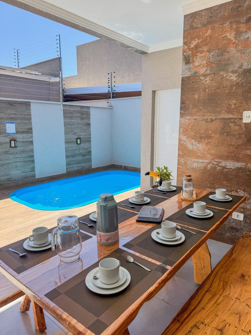 Patio, Day, Dining area, Swimming pool, sunbed