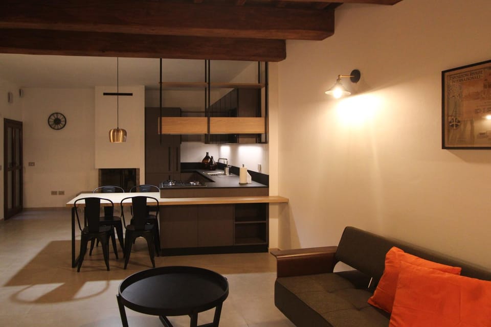 TV and multimedia, Kitchen or kitchenette, Living room, Seating area, Dining area