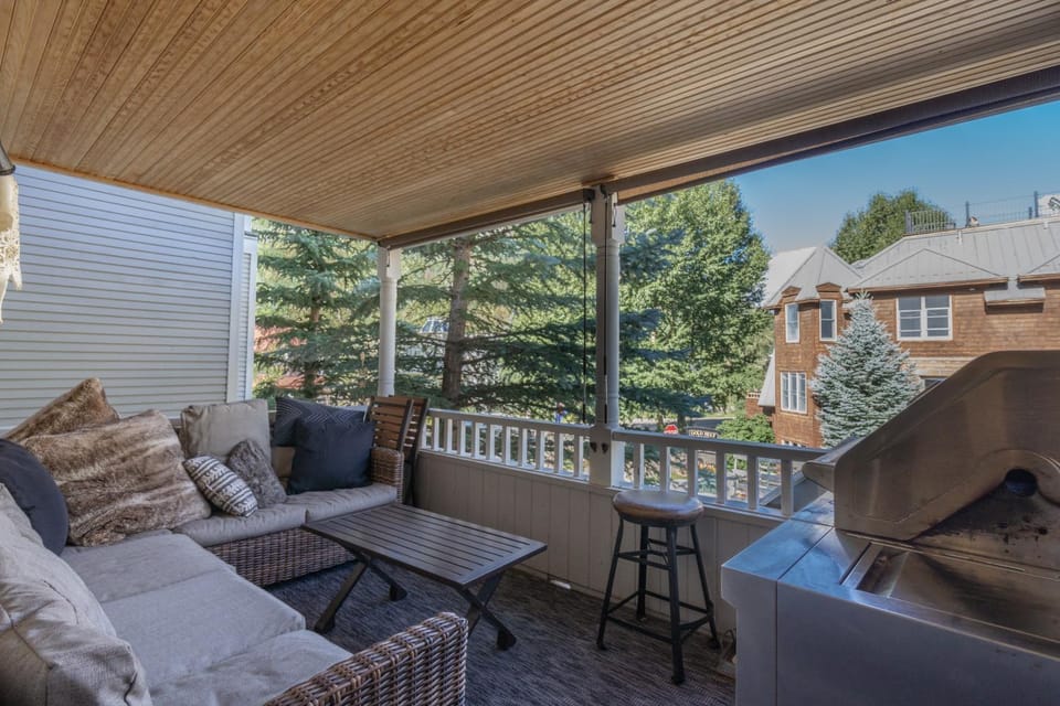Main Street Tri-plex close to everything! House in Telluride