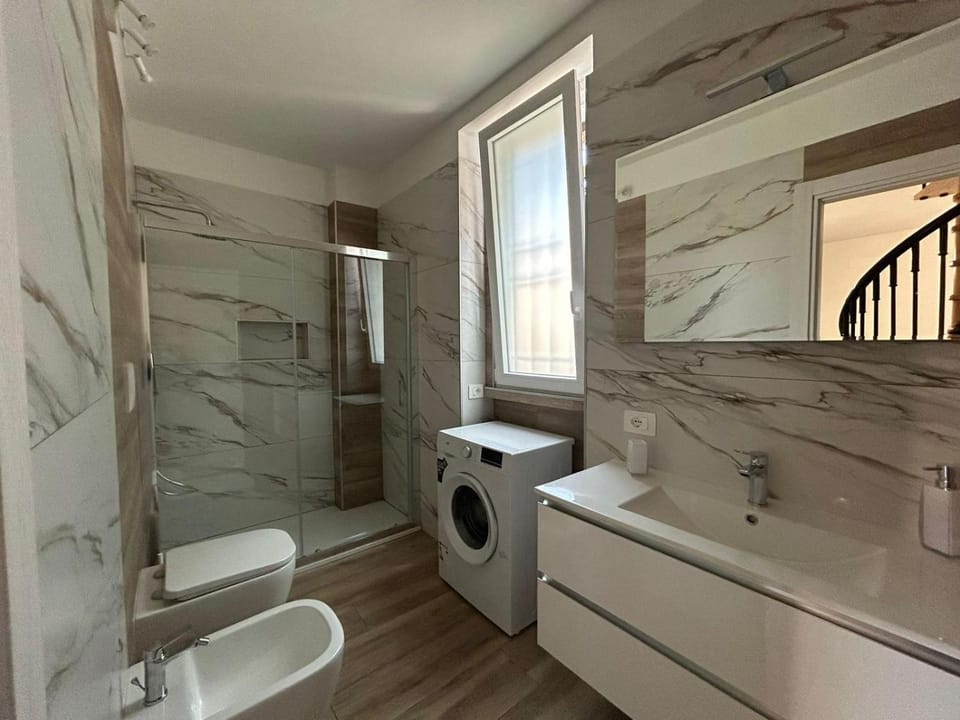 Shower, Toilet, Bathroom, washing machine