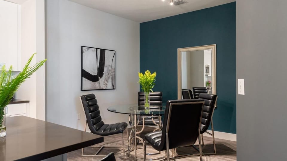 Spacious Resort style 2Bedroom 2Bath Oasis Pool Gym Desert Ridge Apartment in Desert Ridge