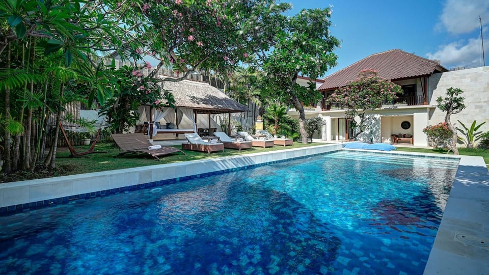 Property building, Day, Garden, Garden view, Pool view, Swimming pool, sunbed