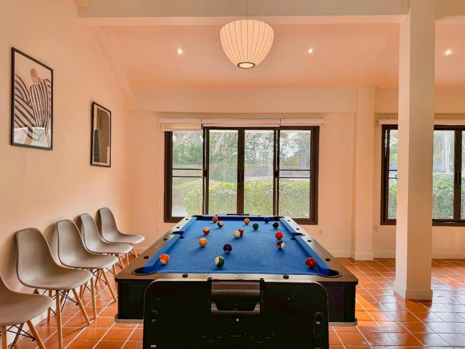 Billiard, Game Room