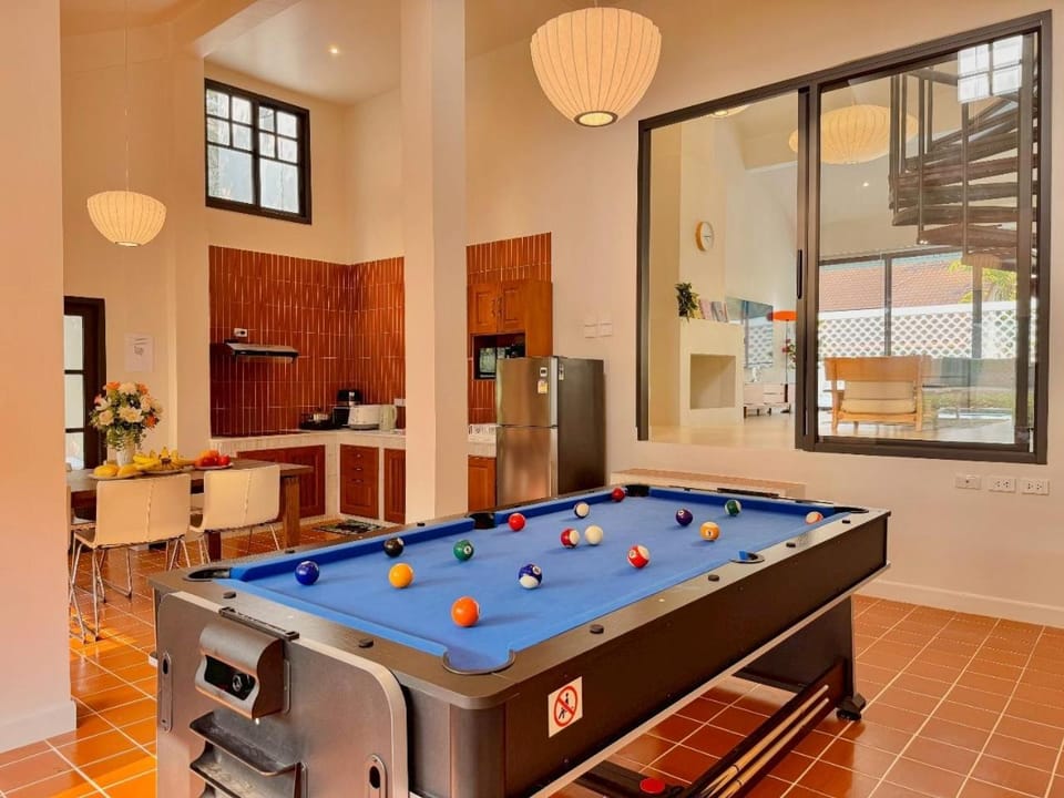 Billiard, Game Room
