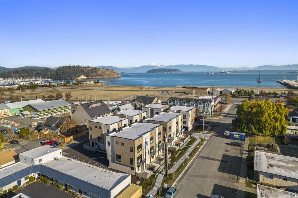 Brand New Fully Updated Condo 908 House in Anacortes