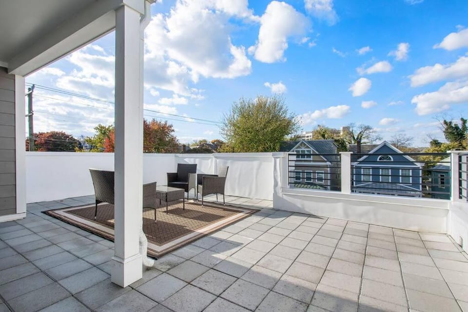 Property building, View (from property/room), Balcony/Terrace
