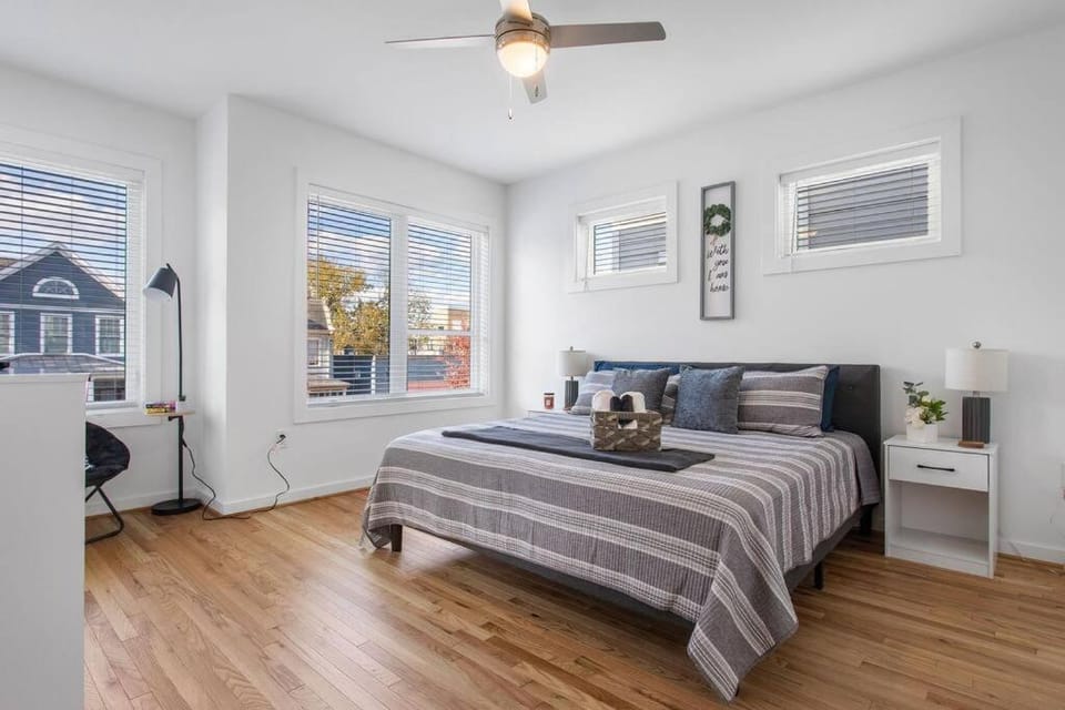 Bed, Photo of the whole room, Bedroom