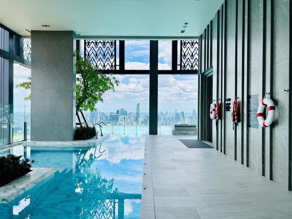 Pool view, Swimming pool, sunbed