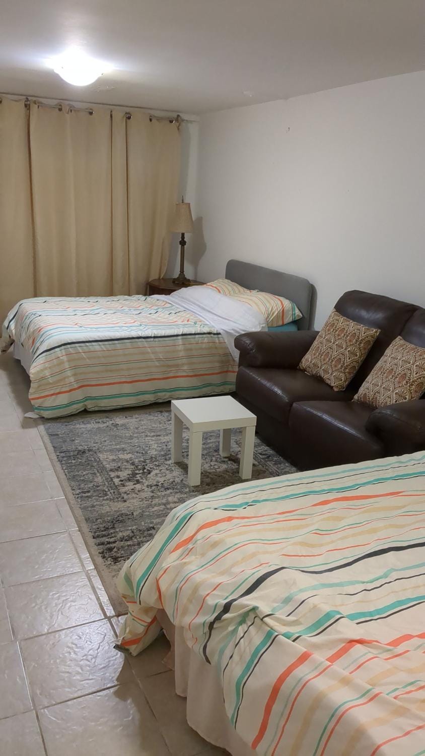 Whole House Fair Price Great Amenities House in Richmond Hill