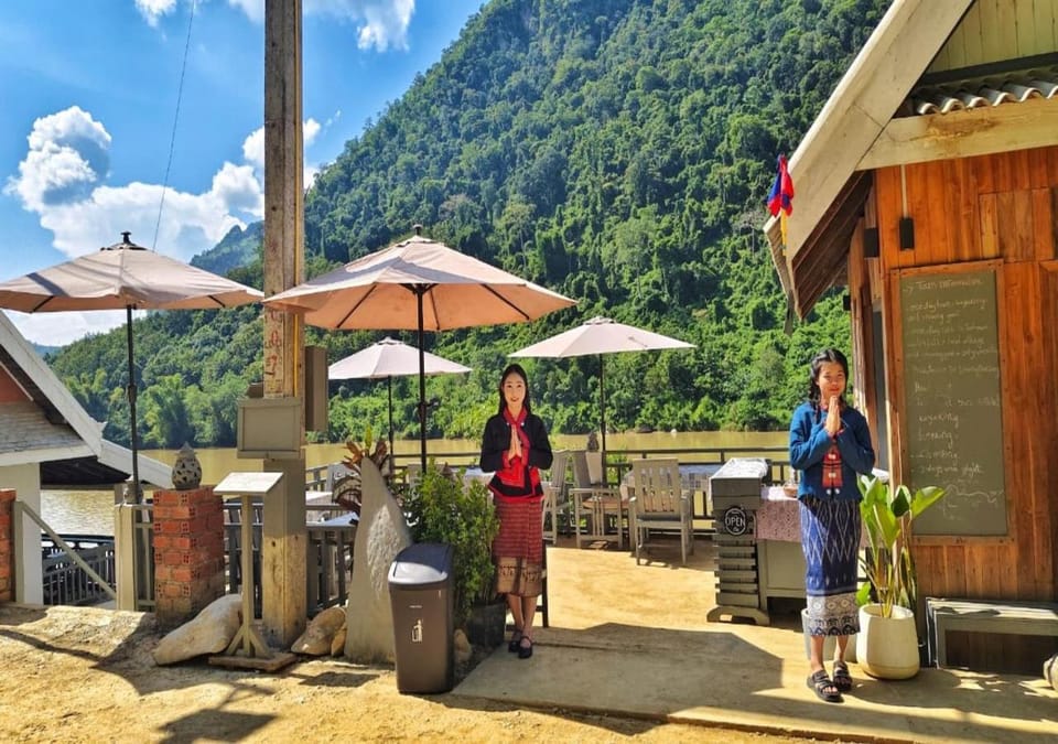 Restaurant/places to eat, Natural landscape, Dining area