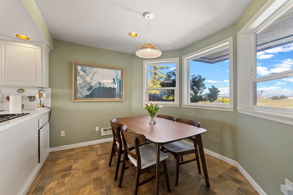 SANDY POINT 6 BEDS 3 BATHS BEACH HOUSE WITH AMAZING VIEWS House in Washington