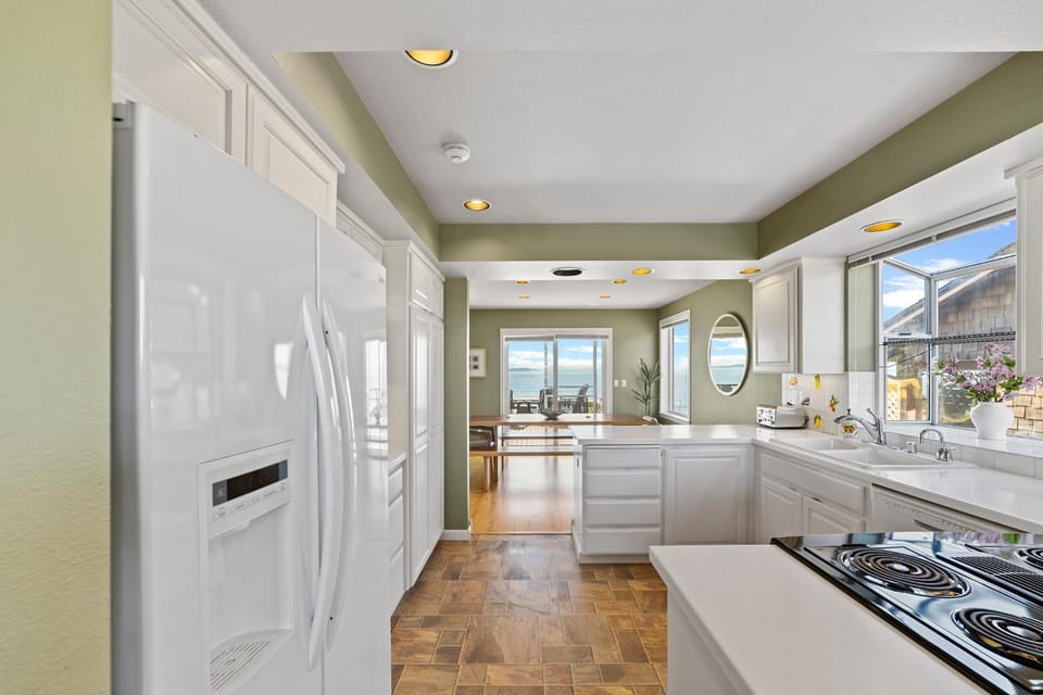 SANDY POINT 6 BEDS 3 BATHS BEACH HOUSE WITH AMAZING VIEWS House in Washington